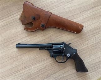 High Standard Sentinel R-101 .22 Cal, 9 Shot Revolver box of 50 rounds included Barrel length 5 in. Total Length 11 in.