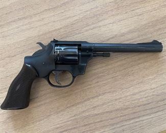 High Standard Sentinel R-101 .22 Cal, 9 Shot Revolver box of 50 rounds included Barrel length 5 in. Total Length 11 in.