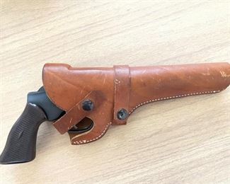 High Standard Sentinel R-101 .22 Cal, 9 Shot Revolver box of 50 rounds included Barrel length 5 in. Total Length 11 in.