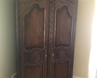 Wardrobe closet - excellent condition