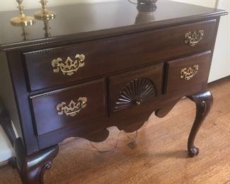 nightstand or side table - excellent condtion