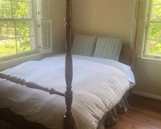 4-poster queen bed and mattress