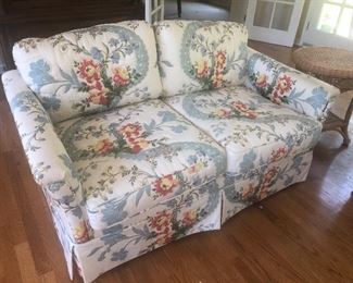 Upholstered 2-cushion loveseat - excellent condition