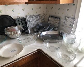 Kitchen essentials: casserole pans, baking pans, Pyrex, cooling racks, and more!
