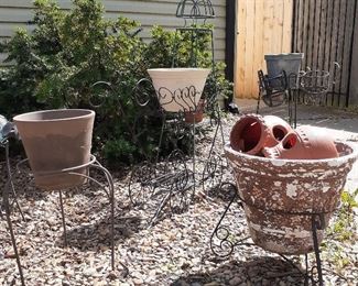 TONS and TONS of outdoor decor
