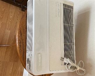 #10	misc	Oreck XL Professional Air Purifier Ionizer Type 3 White AIR8SW Signature Series	 $ 25.00 