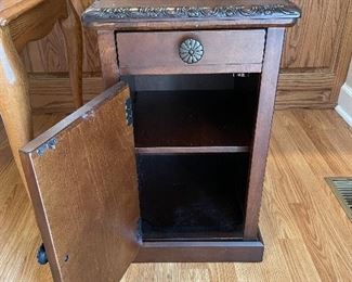 #13	misc	Laflorn Chairside end table with USB ports & outlets, 24x14"x24 - with pullout cupholders	 $ 75.00 