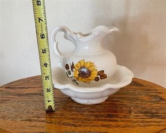 #17	misc	McCoy Pottery USA Sunflower Pitcher/Bowl Set	 $ 20.00 