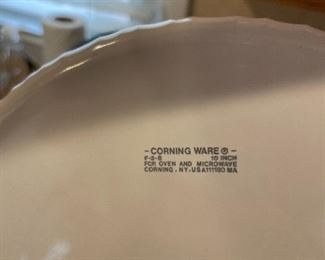 #20	kitchen	Corningware Blue Cornflower set (10" baking pan, 9" pie plate, 1 3/4 casserole dish *As is handle* )	 $ 20.00 