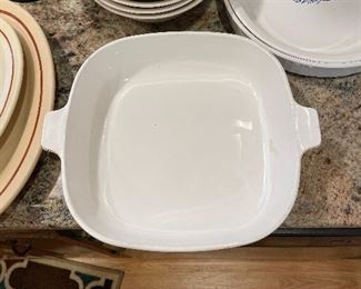 #20	kitchen	Corningware Blue Cornflower set (10" baking pan, 9" pie plate, 1 3/4 casserole dish *As is handle* )	 $ 20.00 