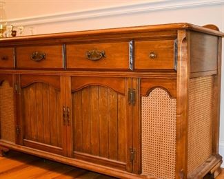 Magnovox record player with am/fm radio. Works just needs needle. 
Purchased in the 1960’s. One owner 