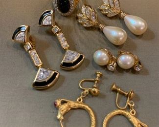 401 Christian Dior Earrings
