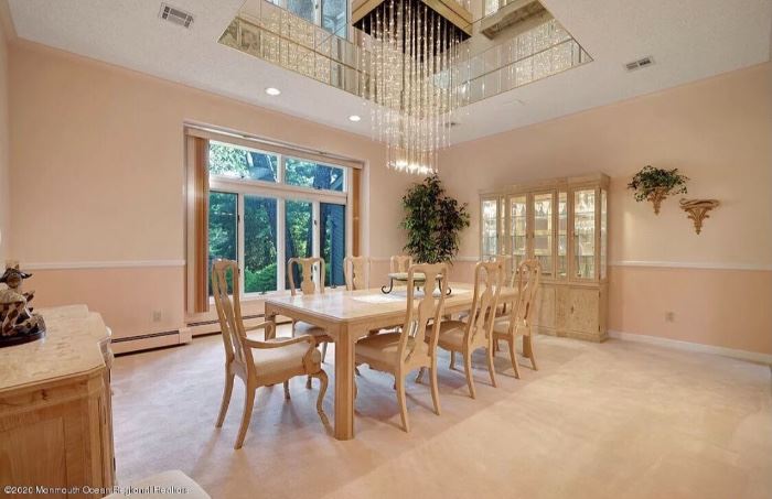 Classic Drexel Heritage "Corinthian" collection dining room set, olive burl and ash wood.   Set includes extendable table with 3 leaves, 2 arm chairs, 8 side chairs, sideboard buffet and lighted china cabinet.  