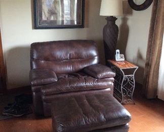 Oversize leather chair w/ottoman