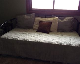 Day Bed w/ trundle bed