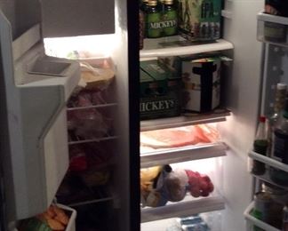 Side by side w/ice & water in door excellent condition  Beer & food Not included LOL