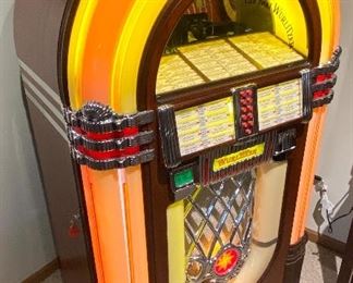 Colorful Wurlitzer Juke Box - works! Serviced in April of 2021!