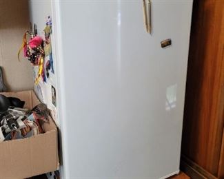Small apartment size refrigerator