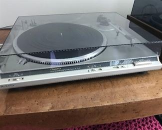 Technics Quartz Turntable