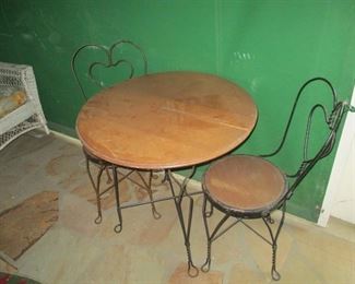 Ice cream table and chairs
