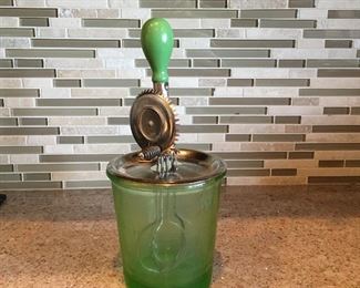 B&D glass hand beater