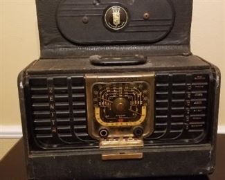 The Royalty of radios, needs cleaning