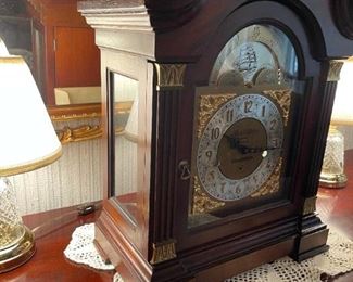 HOWARD MILLER Limited Edition Hourglass-I Mantle Clock #612-631