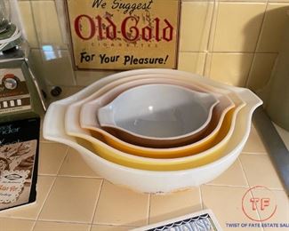 Vintage Town and Country PYREX Nesting Bowls