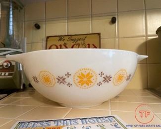 Vintage Town and Country PYREX Nesting Bowls