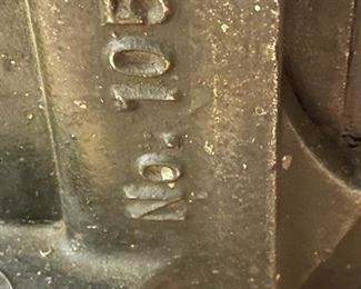 Vintage CHAS. PARKER CO. No 105 Vise