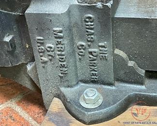 Vintage CHAS. PARKER CO. No 105 Vise