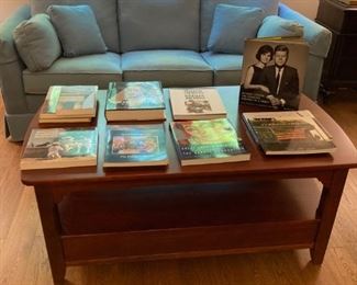 A NICE SELECTION OF TABLE BOOKS INCLUDING THE KENNEDY'S AND ART BOOKS