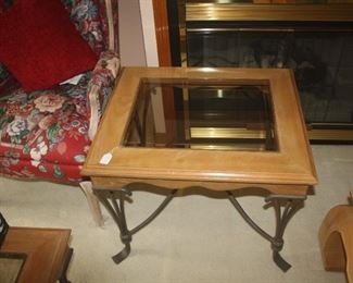 WROUGHT IRON / GLASS WOOD LAMP TABLE