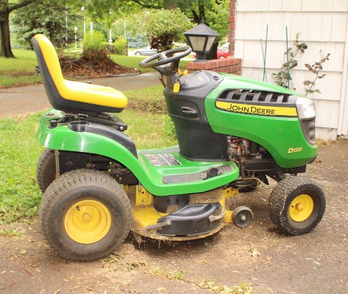 John Deere D120 lawn tractor w/ ONLY 80.2 HOURS!