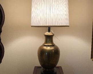 Vintage Chinoiserie brass ginger jar lamp on turned wood base