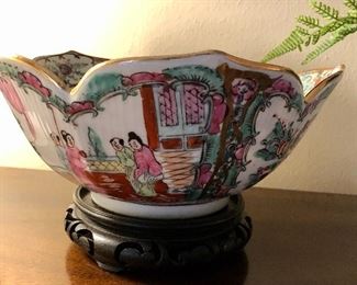 Rose Medallion/Famille Rose, export ware bowl on carved stand. 