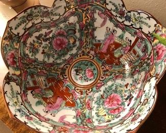 Rose Medallion/Famille Rose, export ware bowl on carved stand. 