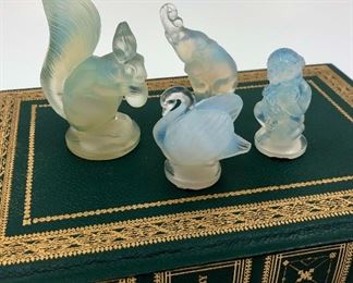 Sabino Squirrel, dove, Angel, Swan, elephant.