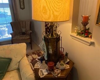 Great vintage lamp - there’s a hanging be that matches!