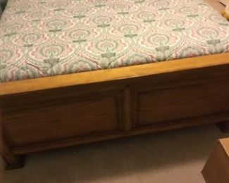 Footboard to full bed