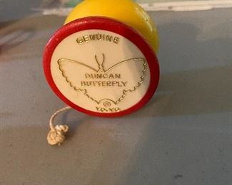 Vintage Duncan Butterfly Yo-yo - red and yellow  