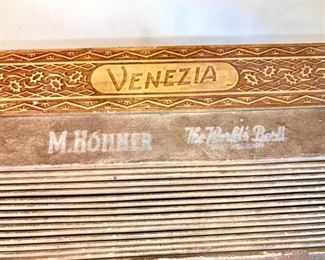 Venezia M. Hohner accordian