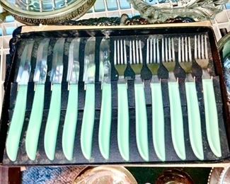 Vintage knife/fork set in box w/ plastic green handles