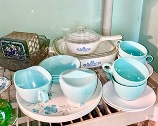 Vintage plastic dish set (one plate as is), corning ware