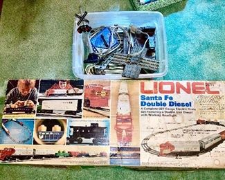 Lionel Santa Fe  Double Diesel train set w/ track & accessories 