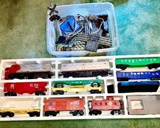 Lionel Santa Fe  Double Diesel train set w/ track & accessories 