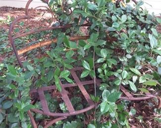 There is a metal bench in there somewhete...jusy got to clip it out!