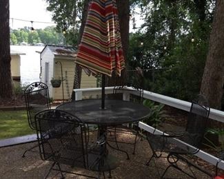 Meadow craft patio table and chairs, excellent condition