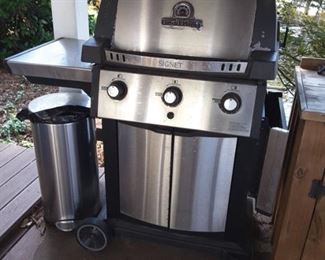 Gas grill..great condition