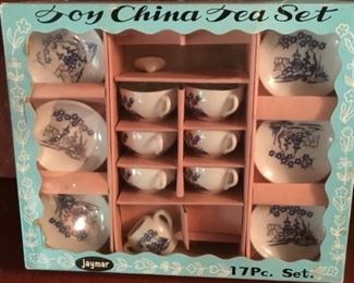 VINTAGE TOY CHINA TEA SET (INCOMPLETE)